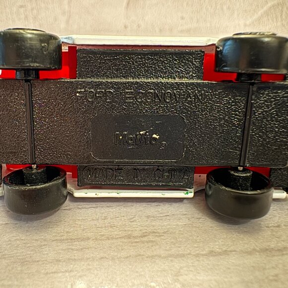 Maisto 1995 Ford Econovan Culture Coop Farm Edition Diecast 1:64 (SKU: 230TO) - Picture 5 of 5